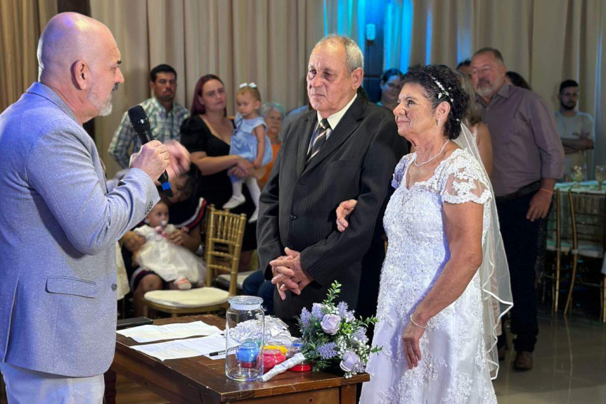 O sobrinho Nivaldo consagrou a união de Neide e  Elisiário , juntos há 55 anos