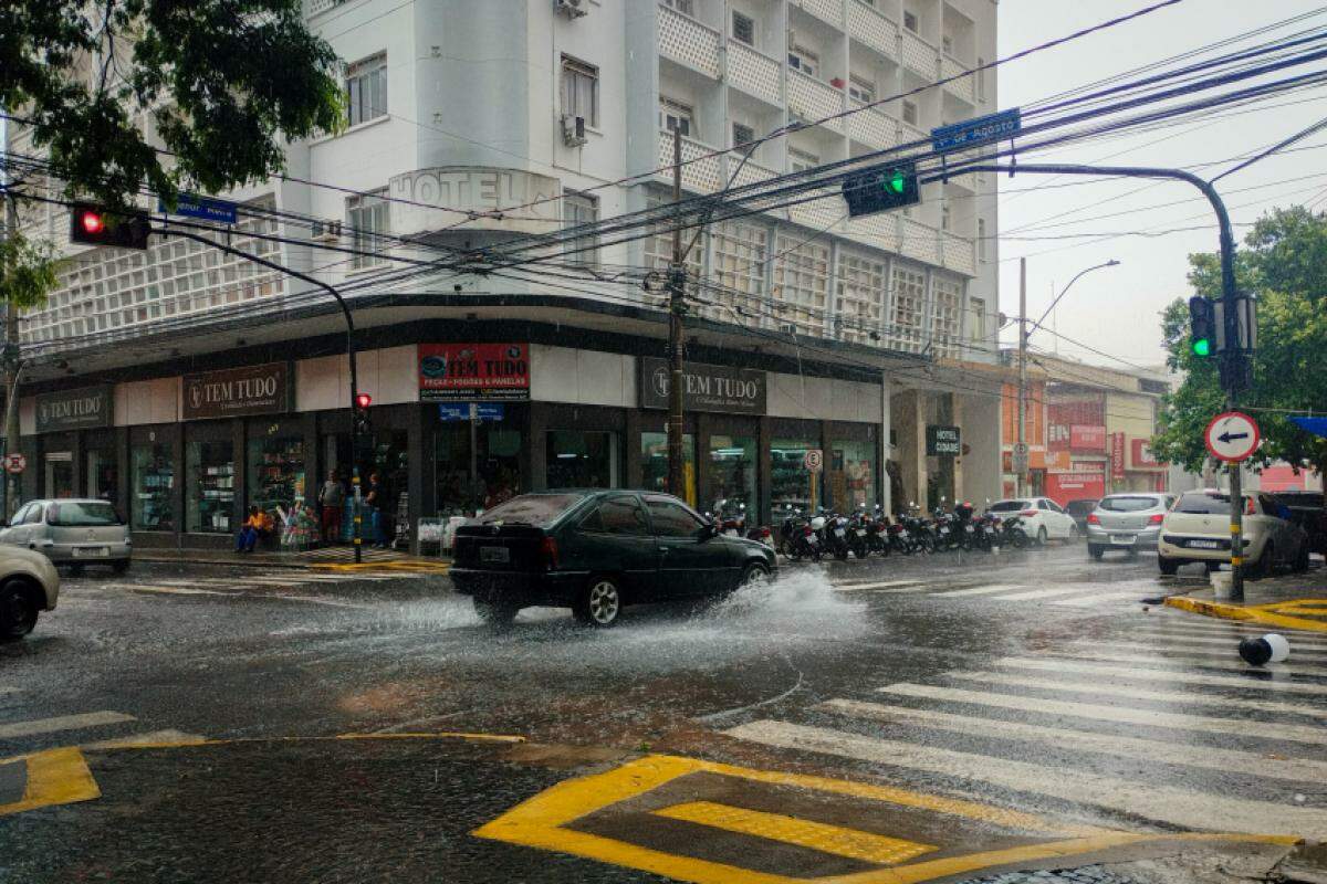 No último sábado (4) Bauru teve registro de chuva de granizo