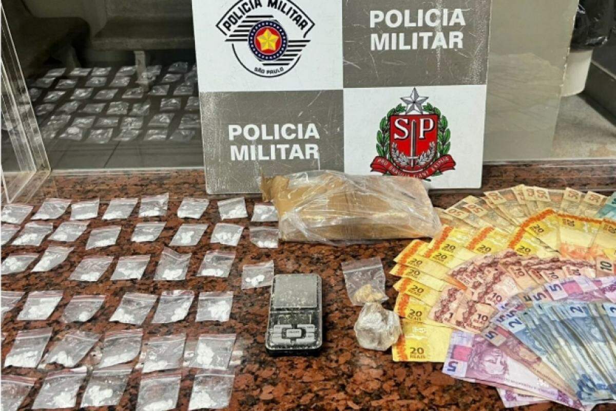 As drogas foram apreendidas e o homem preso pela polícia.