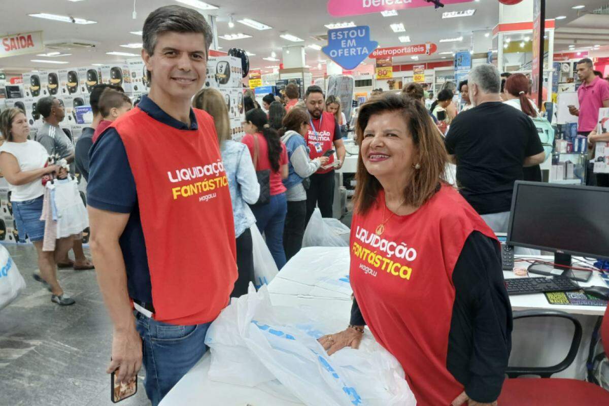 Frederico e Luizinha Trajano: presenças nesta sexta-feira na tradicional liquidação