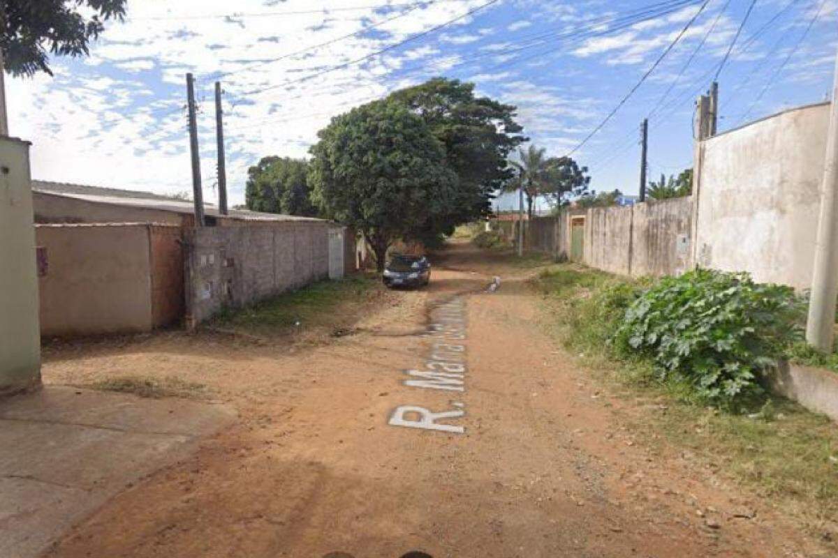 Moradores do conjunto de chácaras Morada do Sol, em Franca, pedem asfalto devido aos buracos, poeira e lama que prejudicam o tráfego na região