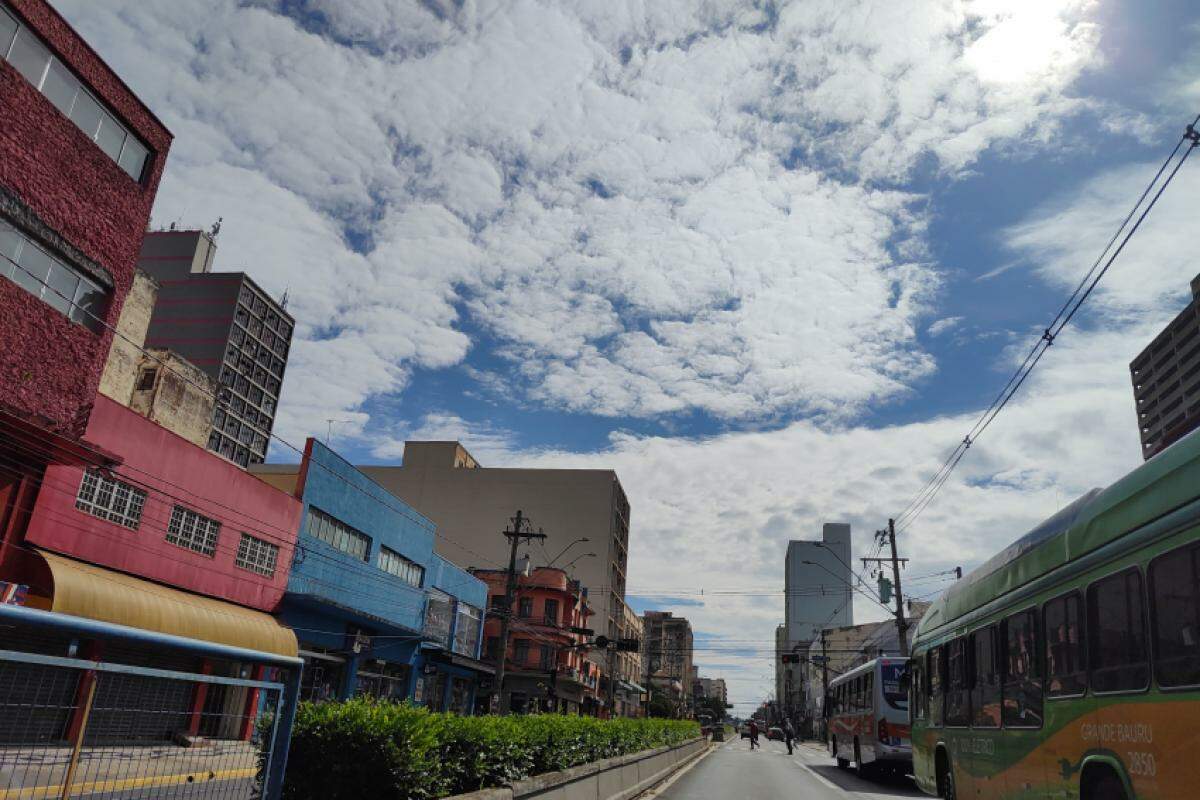 Céu parcialmente nublado em Bauru nesta manhã de quinta (16)