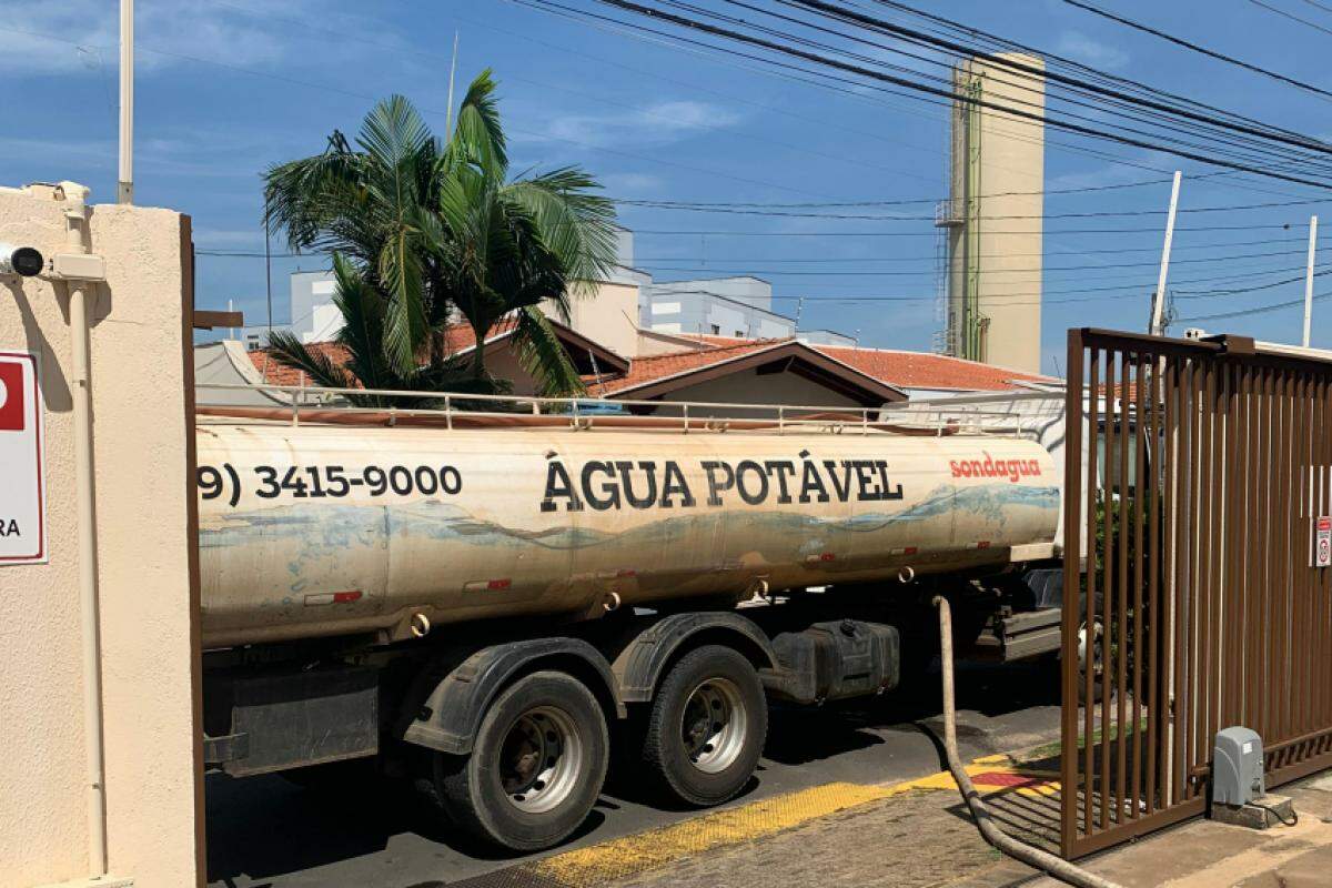 Condomínio no Jardim Elite foi notificado pela Mirante após comprar caminhão-pipa para abastecer caixas d'água