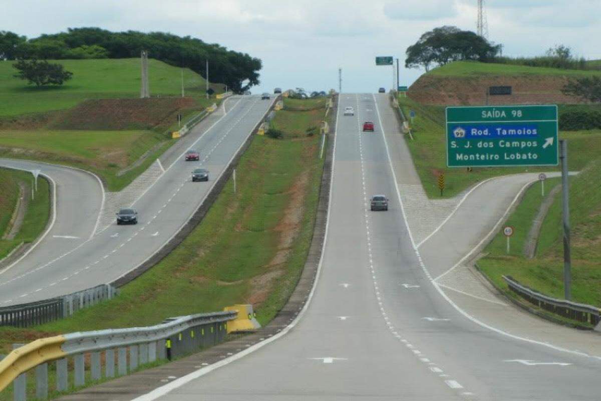 Rodovia Governador Carvalho Pinto, em São José dos Campos