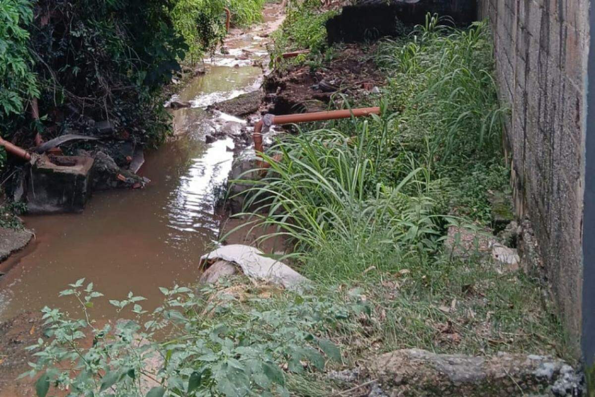 Residentes do Jardim São Camilo, em Jundiaí, reclamam que obras do DAE não foram concluídas nas ruas Padre Roma e Júlio Ribeiro