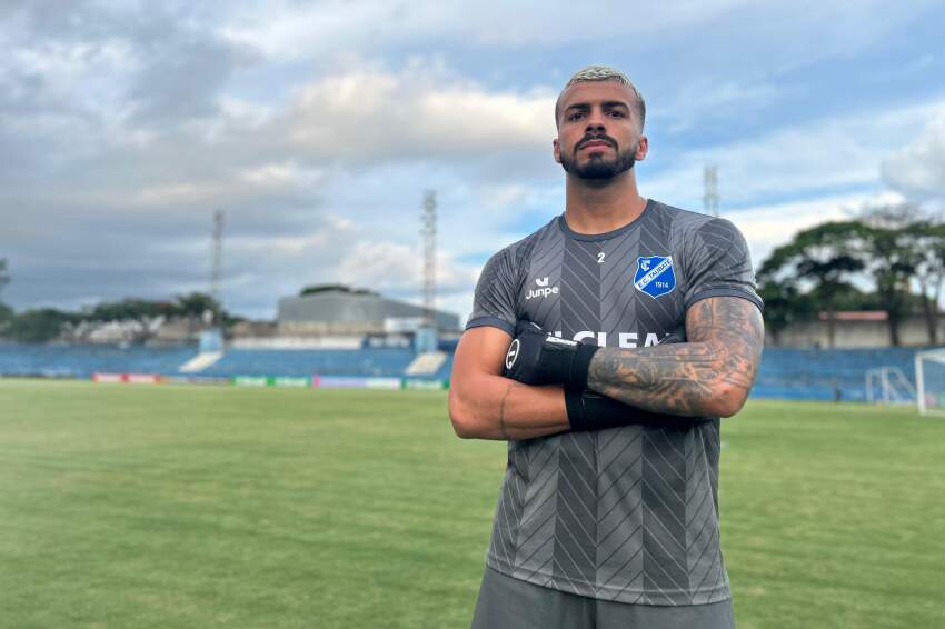 O goleiro Cadu, do Taubaté