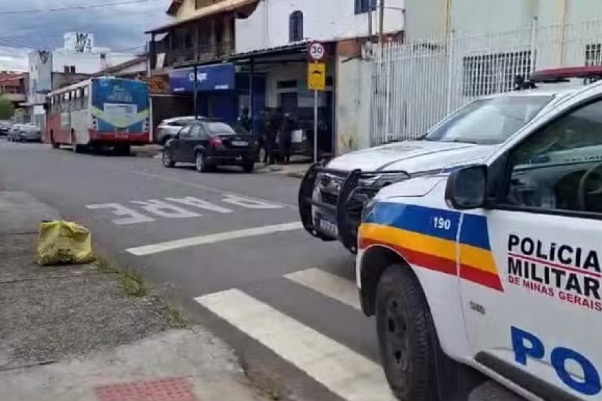 Homem entrou armado com uma faca dentro de um ônibus metropolitano