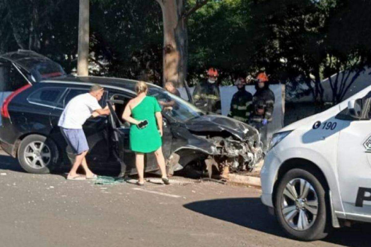 Acidente ocorreu na Avenida Cláudio da Cruz Ribeiro; motorista foi socorrido pelo Samu e encaminhado ao Hospital Unimed Franca