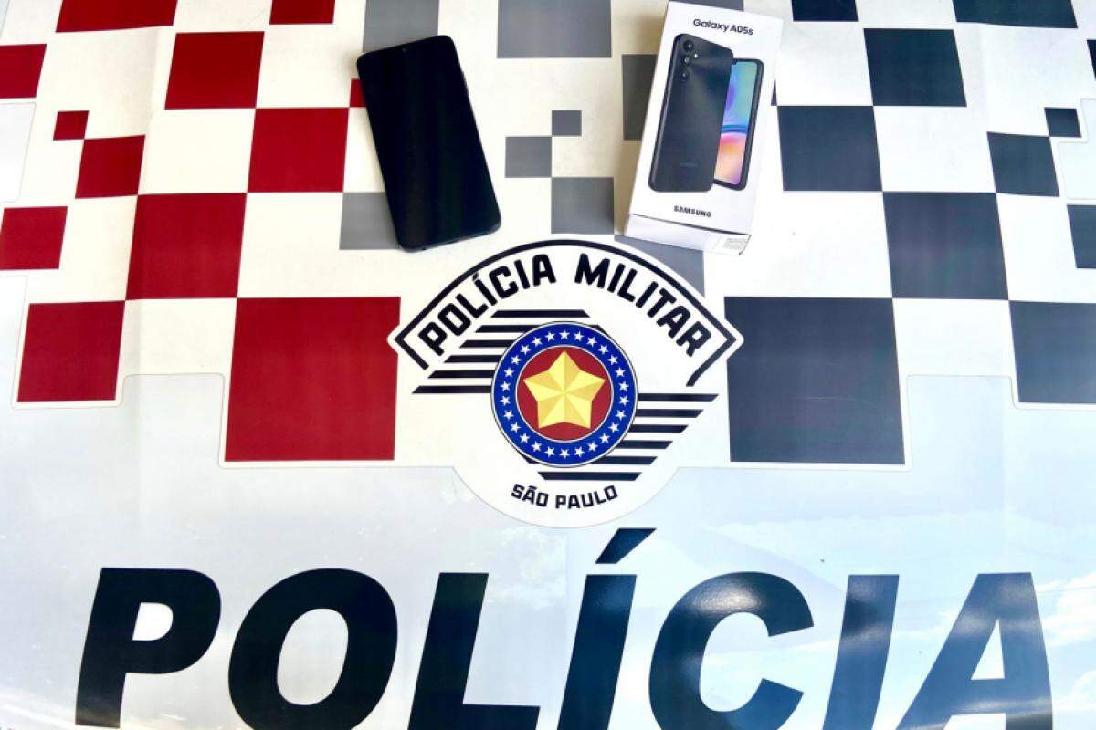 O acusado roubou o celular e se escondeu na casa de sua mãe