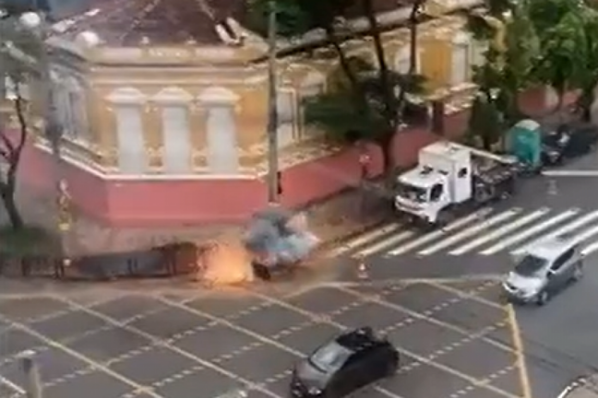 Curto-circuito durante obra em bueiro deixa feridos