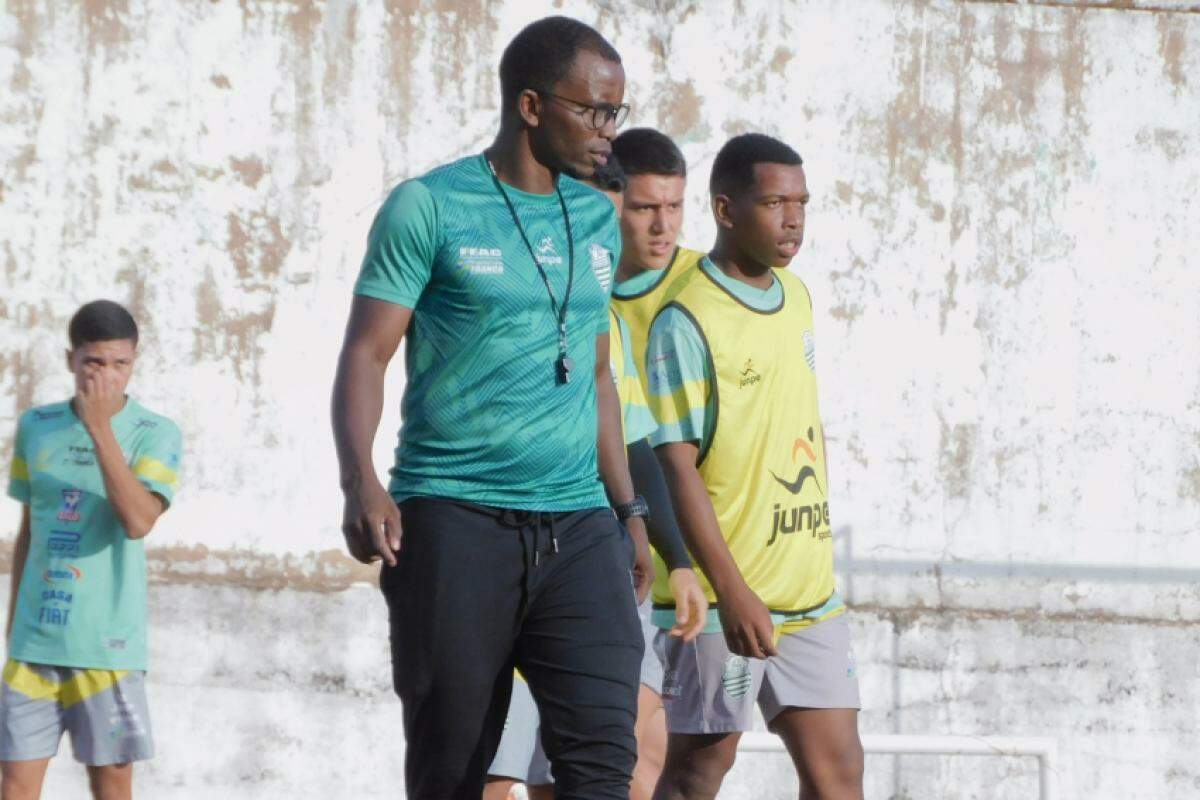 Luís Gustavo (Viola) comandou os meninos na Copa SP e será auxiliar no time profissional