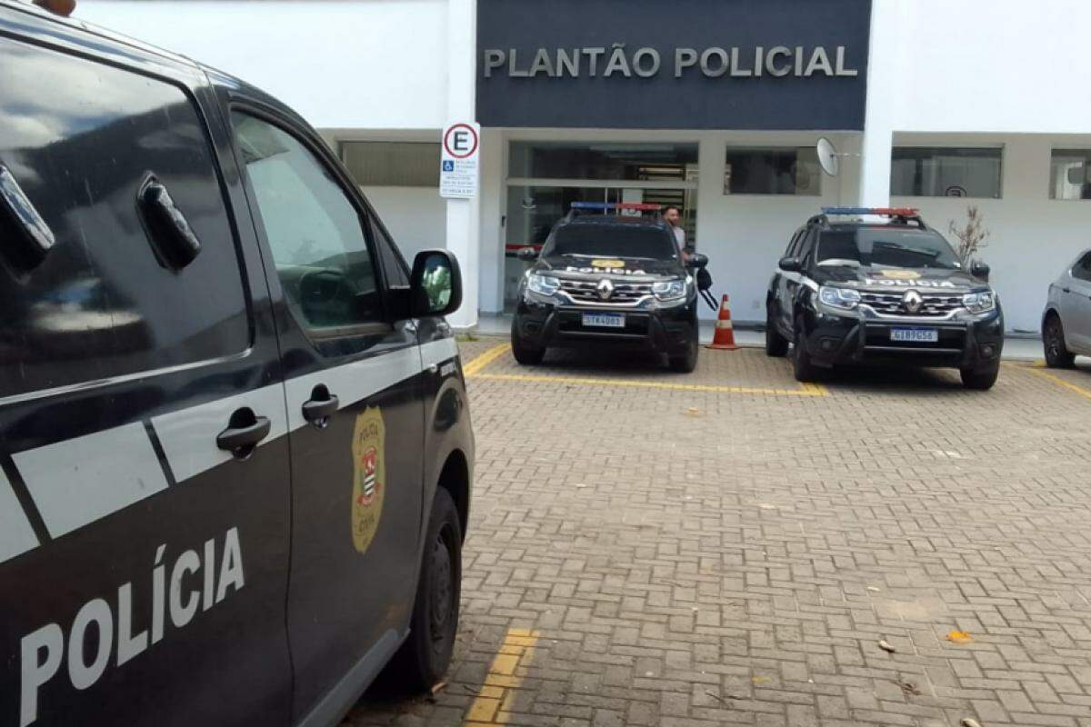 O empresário foi levado para o Plantão Policial, onde foi preso em flagrante