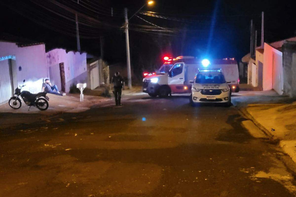 Execução no Jardim Aeroporto VI: casal é alvo de tiros; homem morre no local e mulher é socorrida por moradores