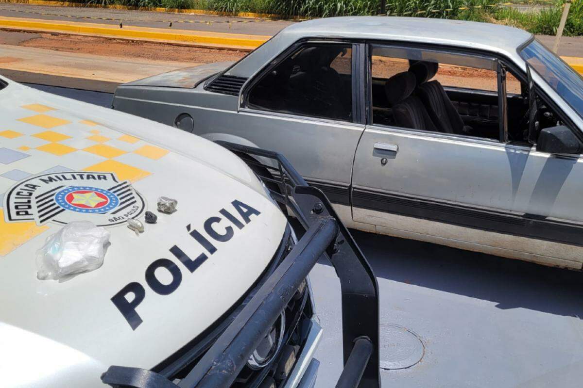 Durante a vistoria, foram encontrados 0,202 kg de cocaína e 0,029 kg de maconha