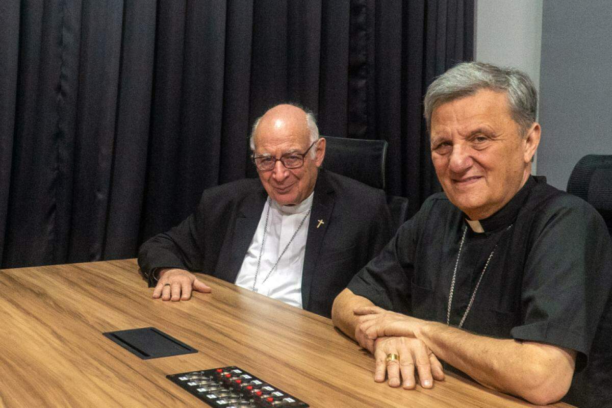 Dom Mário é amigo pessoal de Dom Vicente Costa (esquerda), Bispo Emérito, e nestes dias cumpriu uma agenda extensa