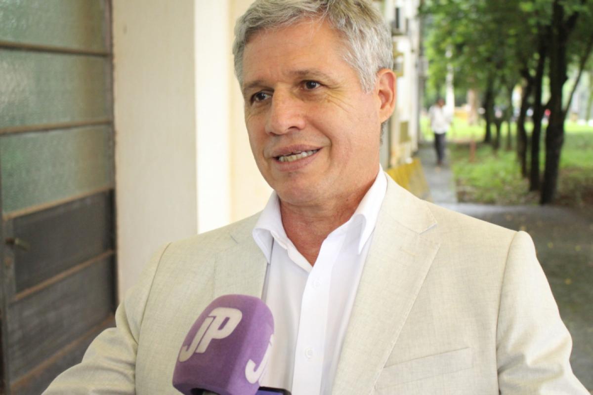 'Nós precisamos adotar todas as medidas necessárias', destacou o ministro, Paulo Teixeira.