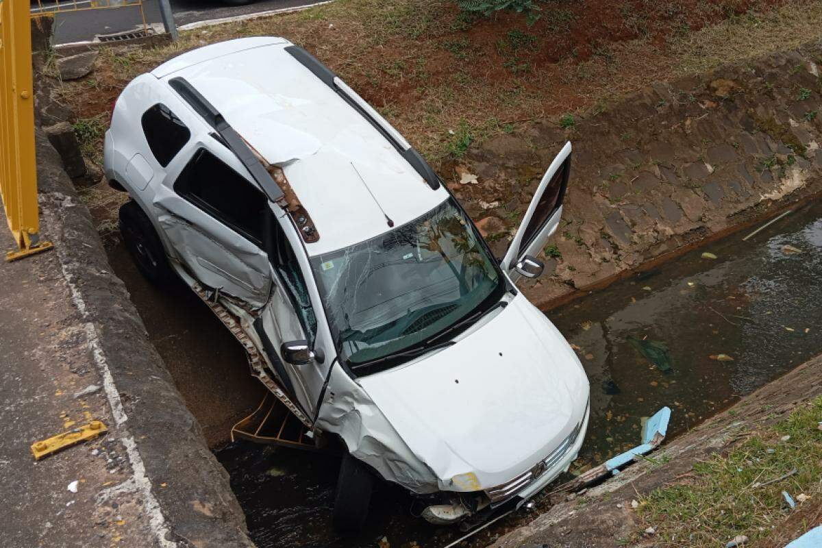 Duster ficou destruída após acidente na avenida Alonso y Alonso