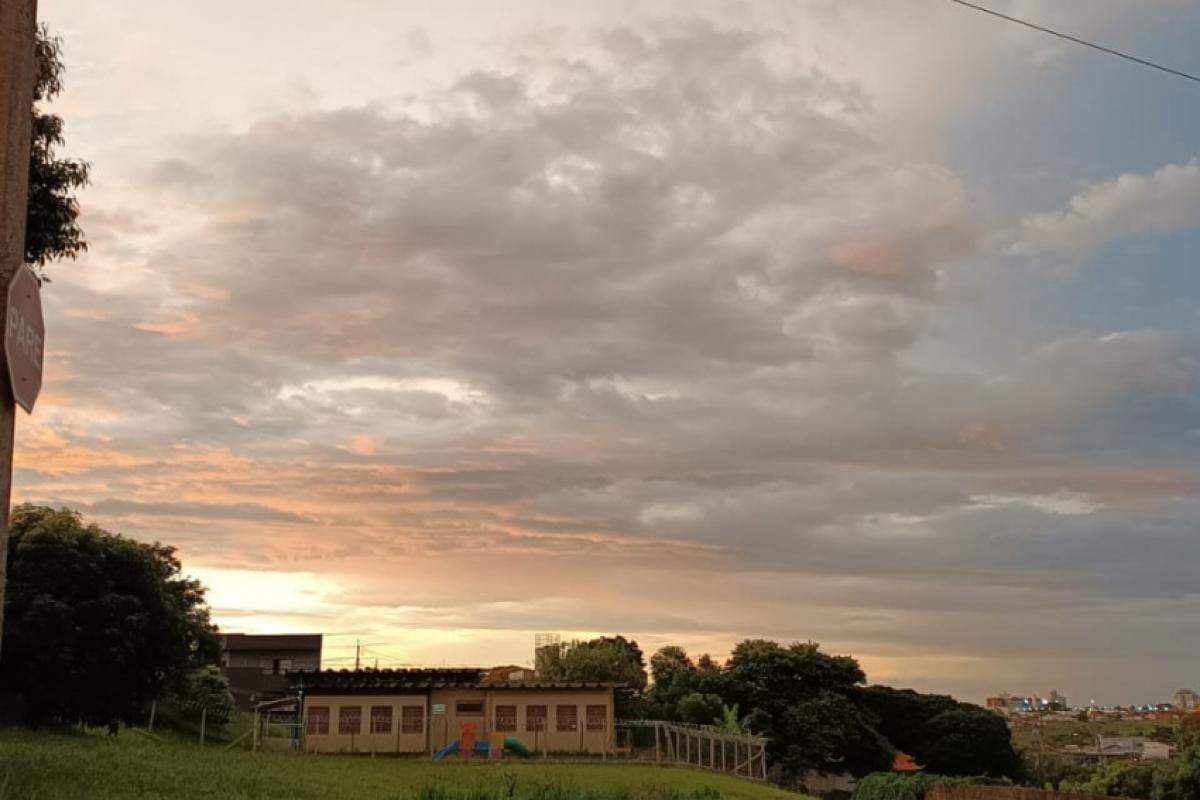 Céu visto do Jardim Noêmia, na região Sul da Franca