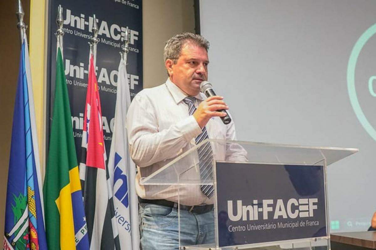 Vereador Marco Garcia durante discurso na Câmara Municipal de Franca nesta terça-feira