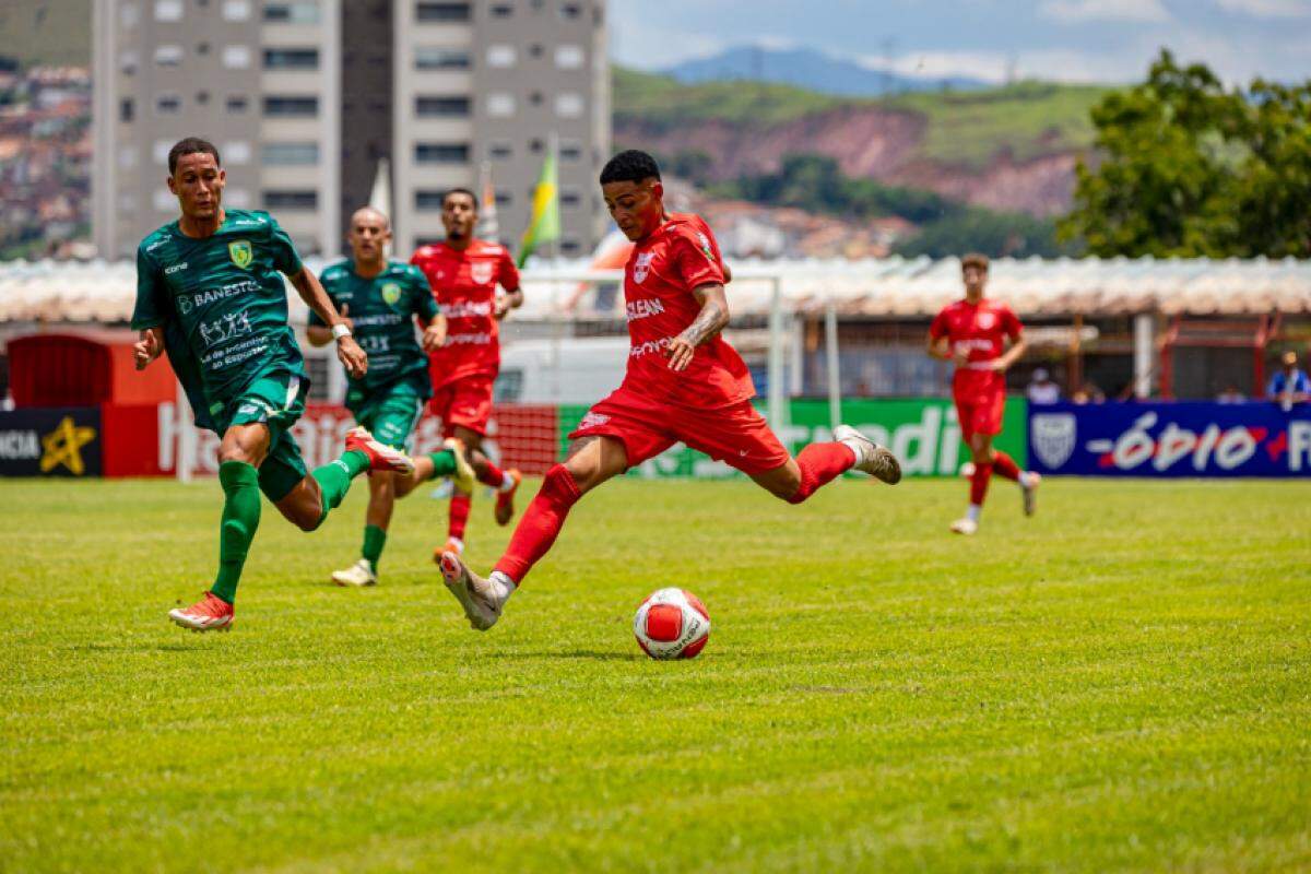 Lance do jogo entre Atlético Guaratinguetá x Porto Vitória