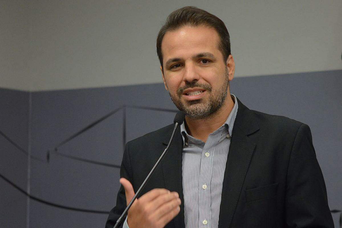 Prefeito de Araçatuba, Lucas Zanatta, é acusado de nepotismo em nomeações de cargos comissionados