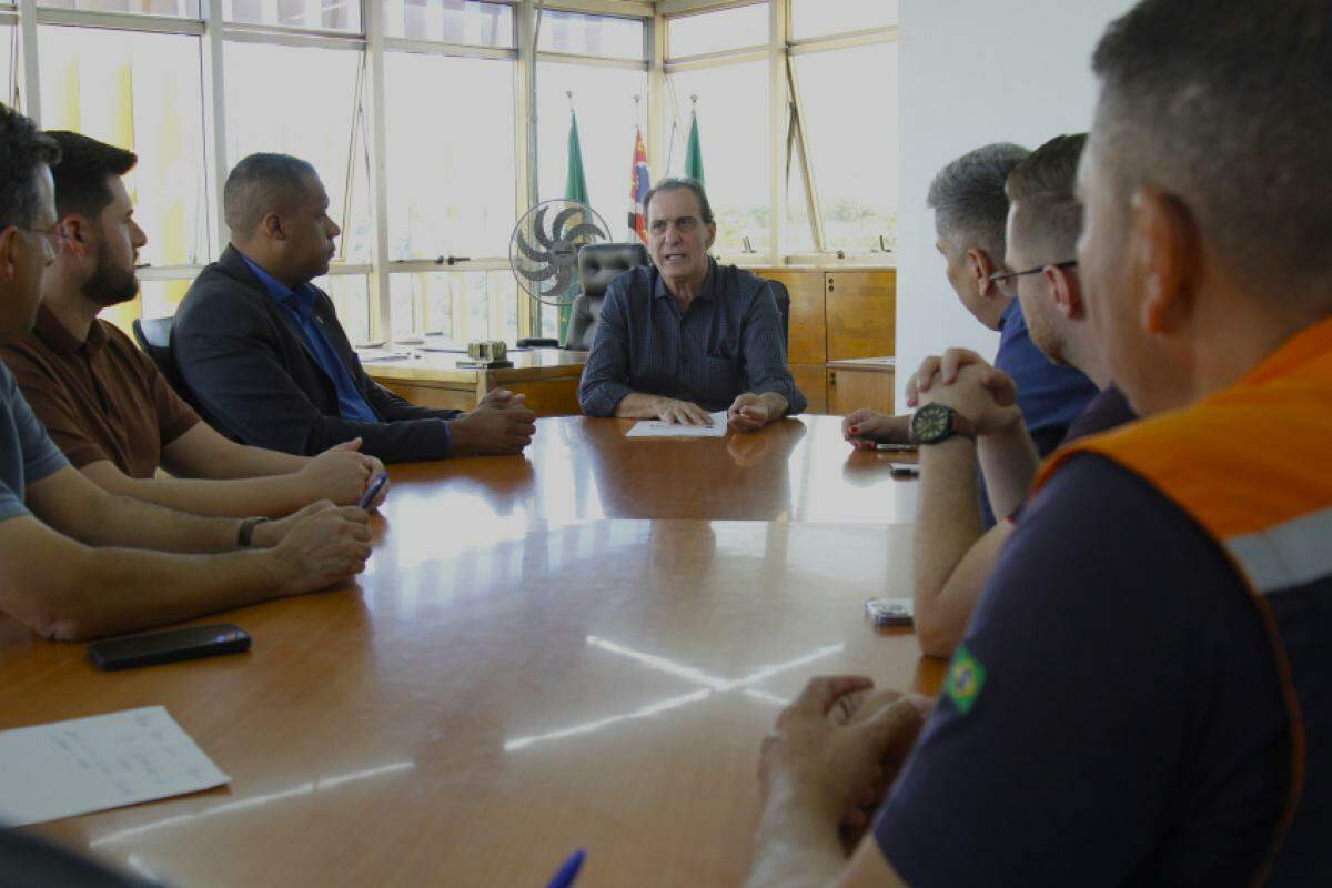 O prefeito Helinho Zanatta em reunião com os membros da Mesa Diretora da Câmara Municipal