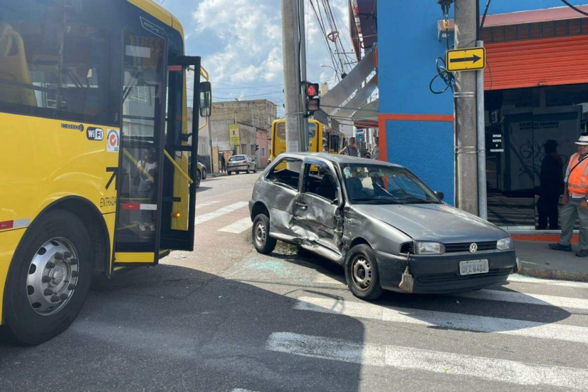 A Rua Marechal Deodoro da Fonseca permanece interditada após o acidente, e ainda não há previsão para a liberação da via