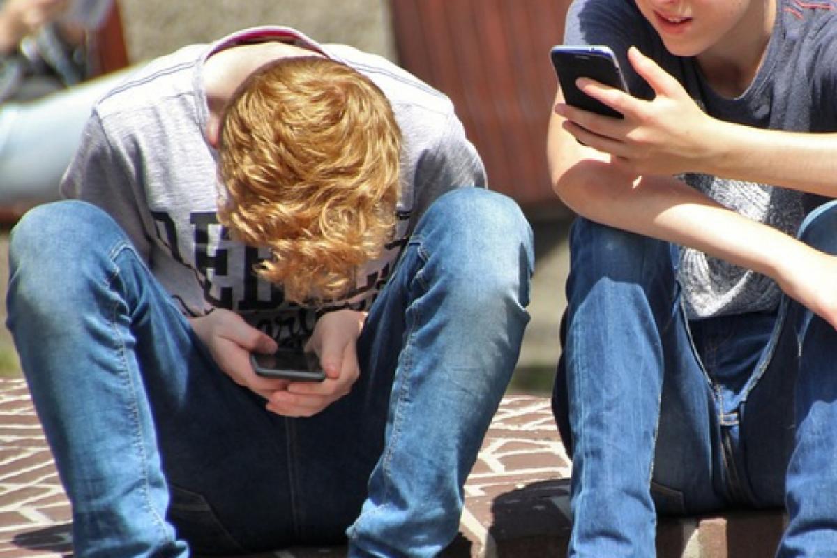 Lei veta o uso de aparelhos eletrônicos portáteis por estudantes de todas as escolas de educação básica do país