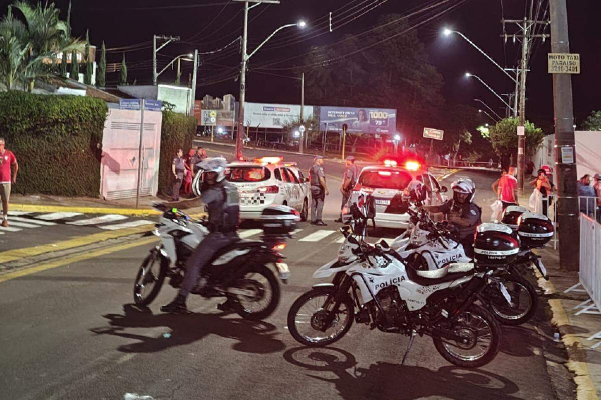 Noroeste em frente ao Estádio Alfredo de Castilho