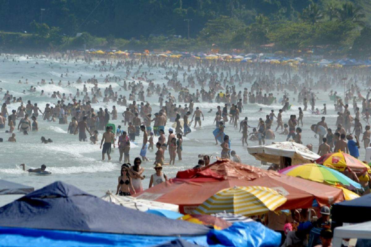 Praia de Ubatuba lotada