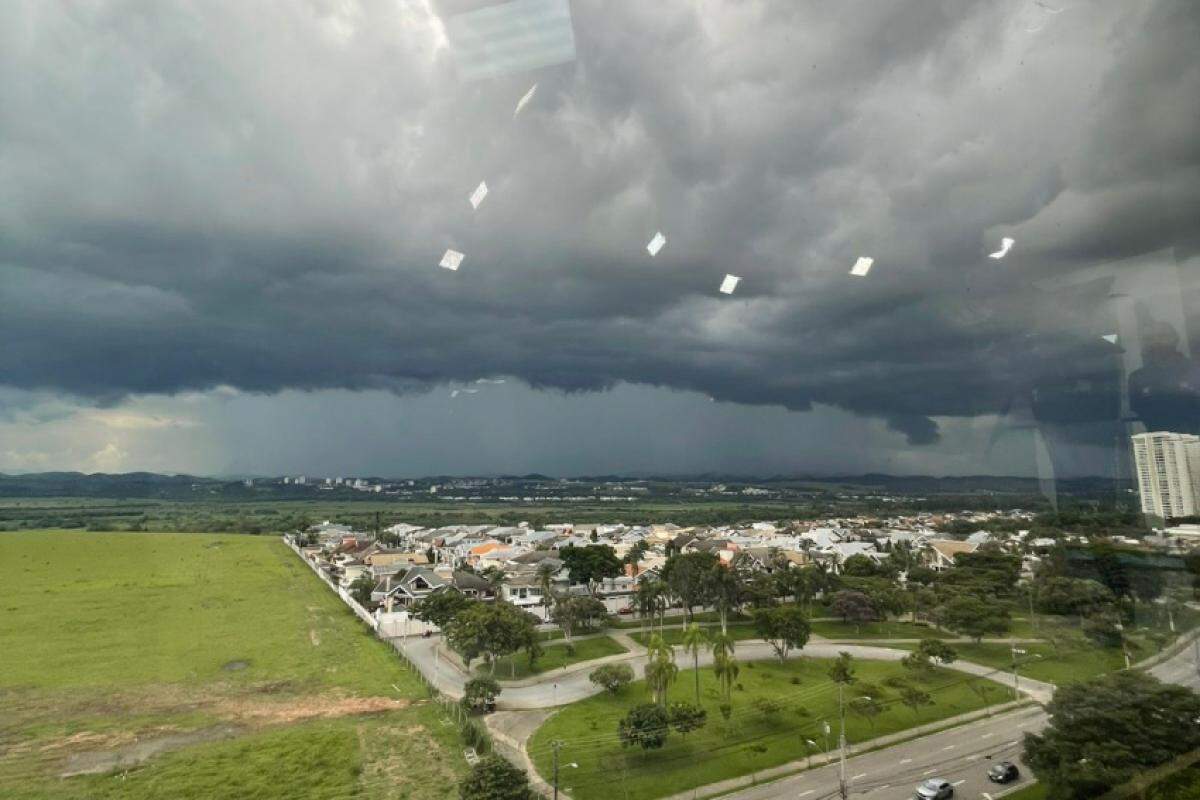 Chuva permaneceu nesta terça-feira (28)