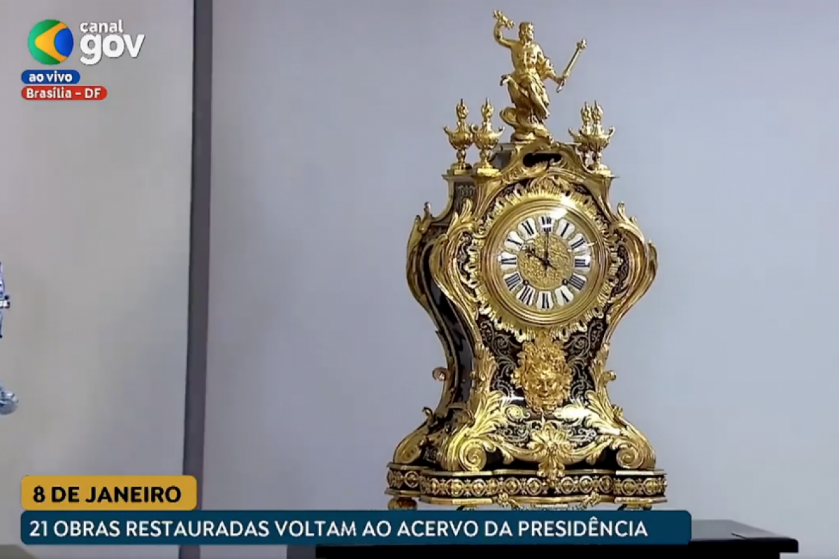 A primeiras obras apresentadas foram o relógio trazido ao Brasil por dom João 6º em 1808 e uma ânfora (vaso).