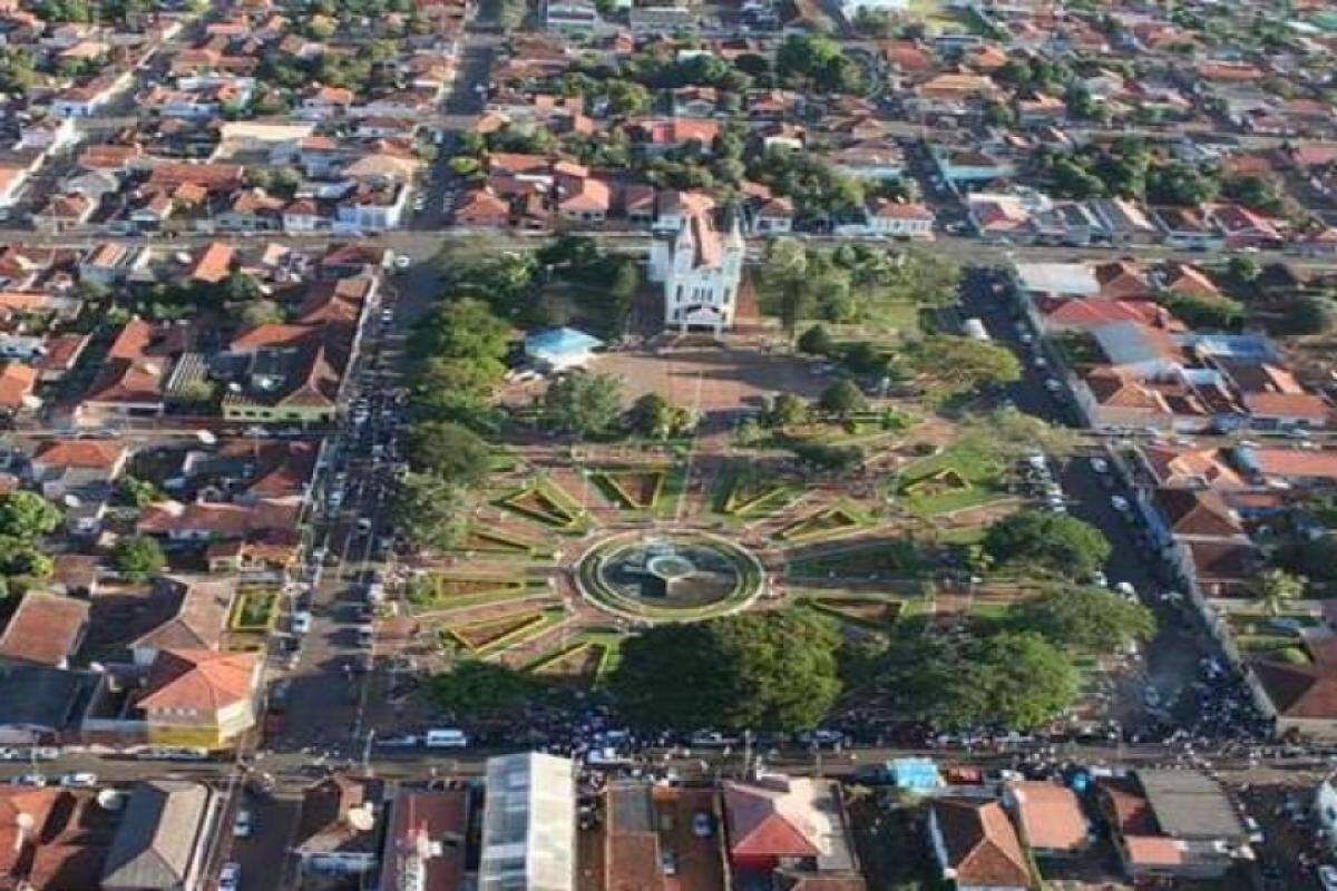 Vista do município de Itirapuã (SP), onde a Prefeitura já recebe inscrições para transporte escolar gratuito destinado a alunos de escolas em Franca em 2025