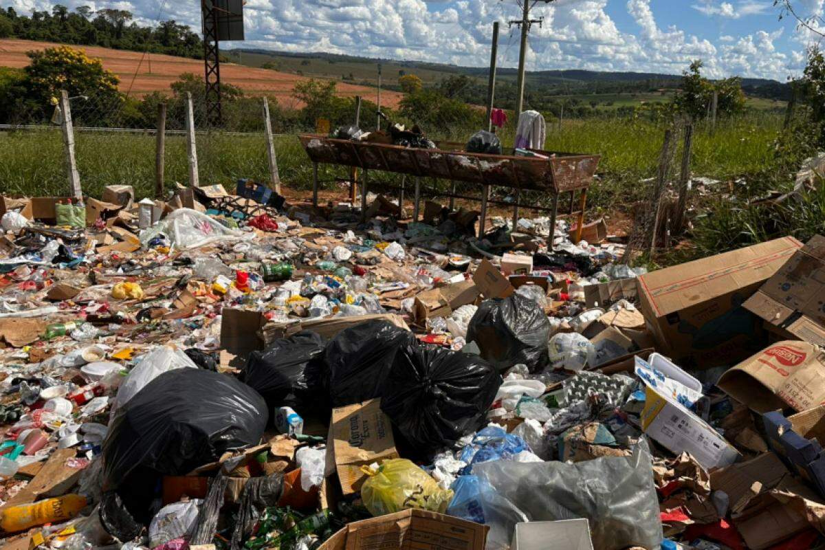 Registro foi feito no sábado (28), quando não teve coleta, mas lixo foi recolhido na segunda (30)