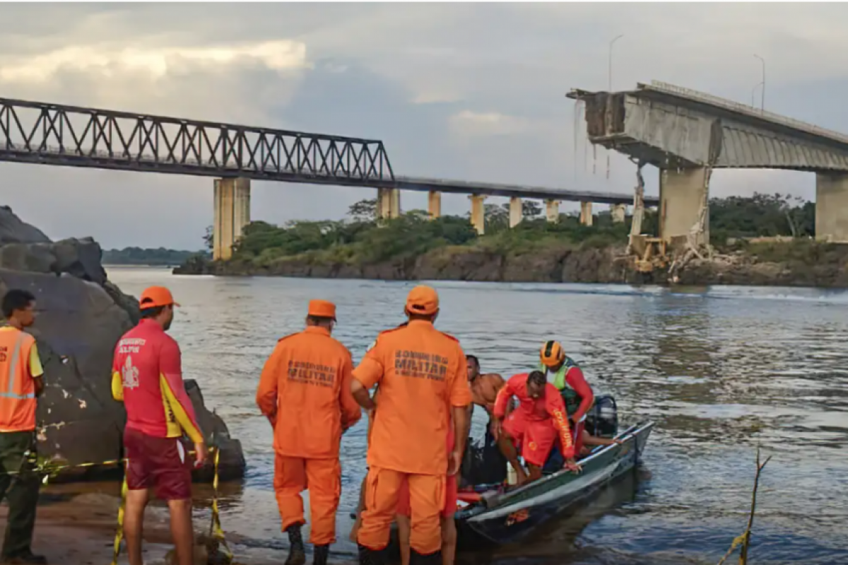 Ação de resgate foi executada pela força-tarefa da Marinha que trabalha nas buscas.