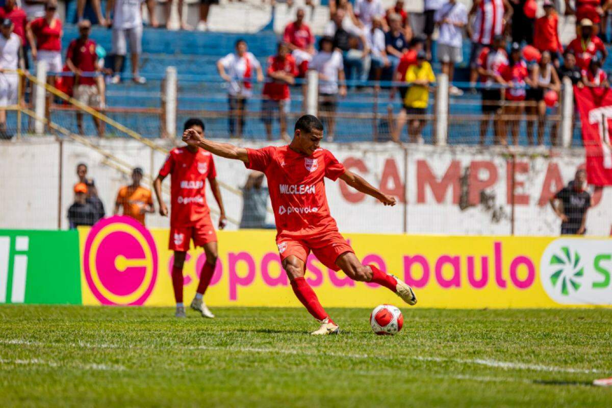 Atlético Guaratinguetá no jogo de estreia da Copinha