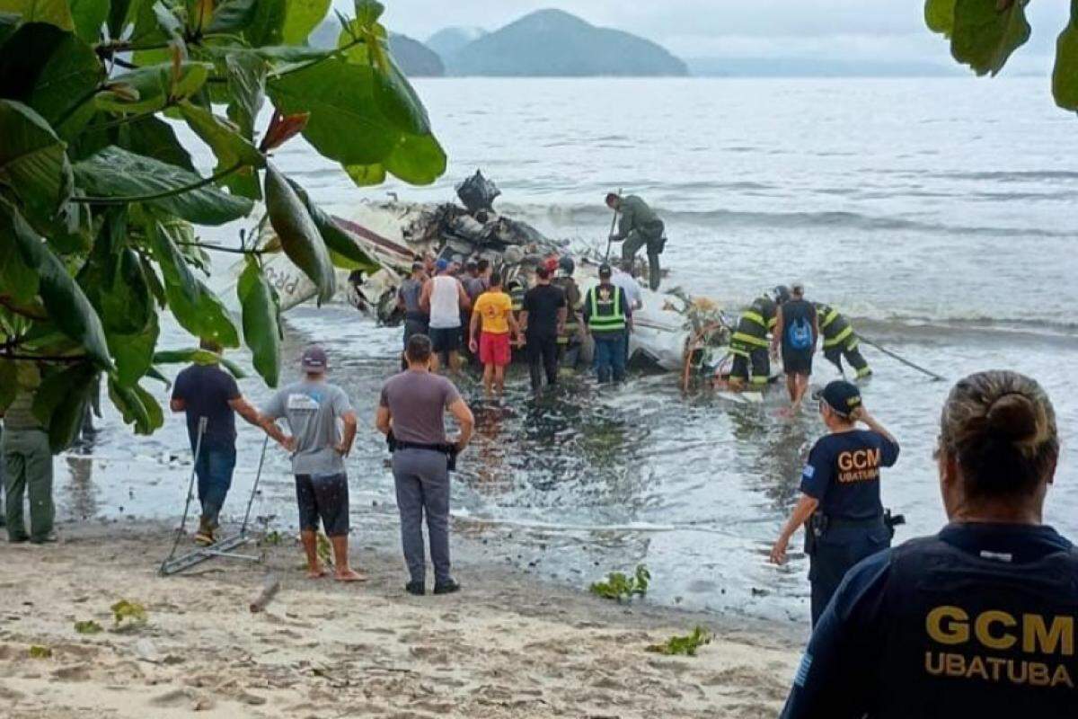 Em redes sociais, moradores postaram vídeos mostrando como foi o socorro inicial às vítimas.