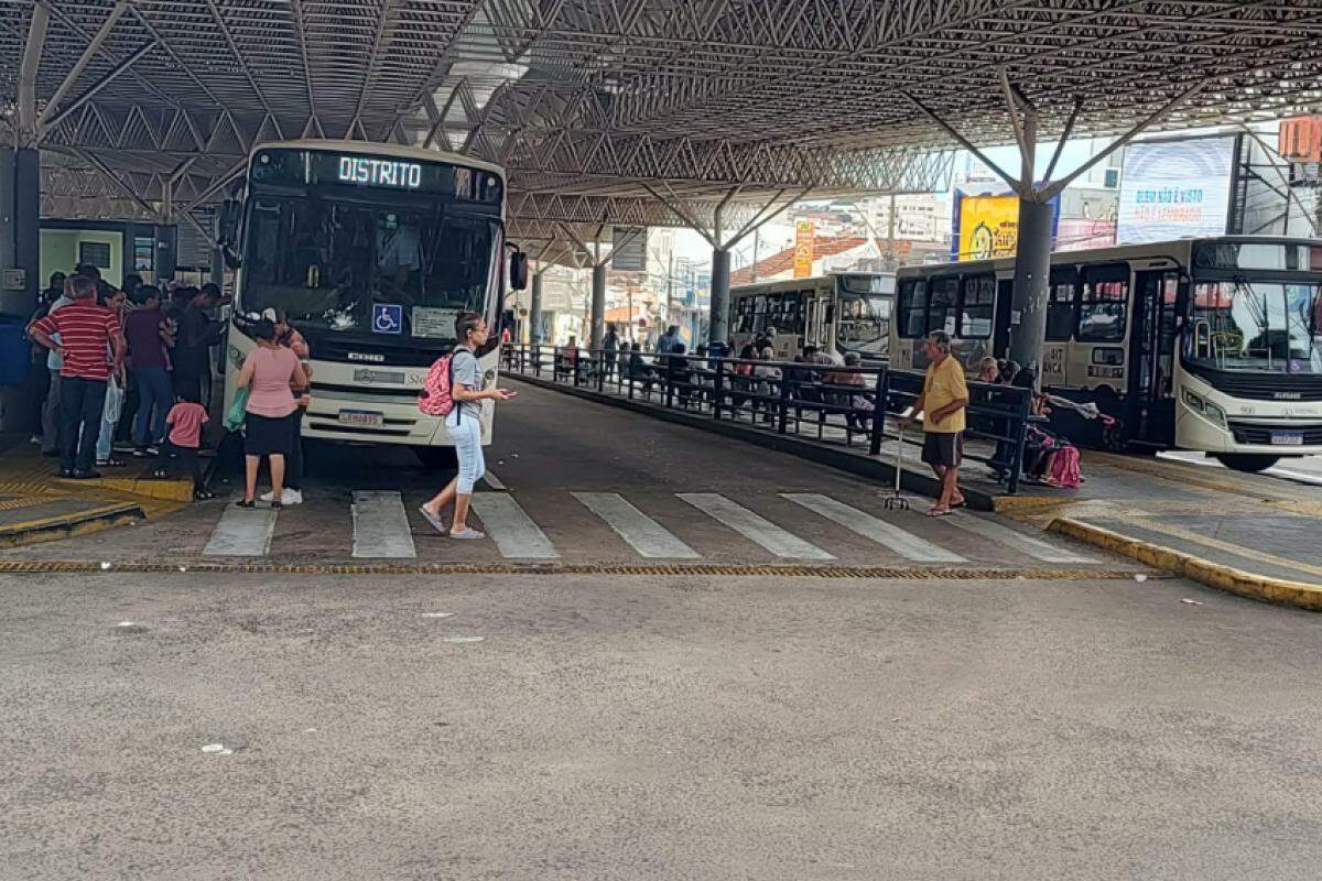 Veículos da empresa São José operam no Terminal Ayrton Senna