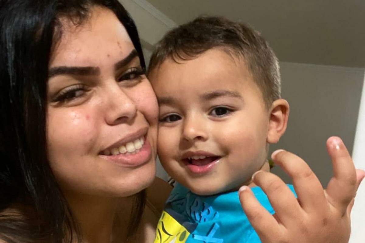 A mãe e o pequeno Yuri, que morreu em Taubaté