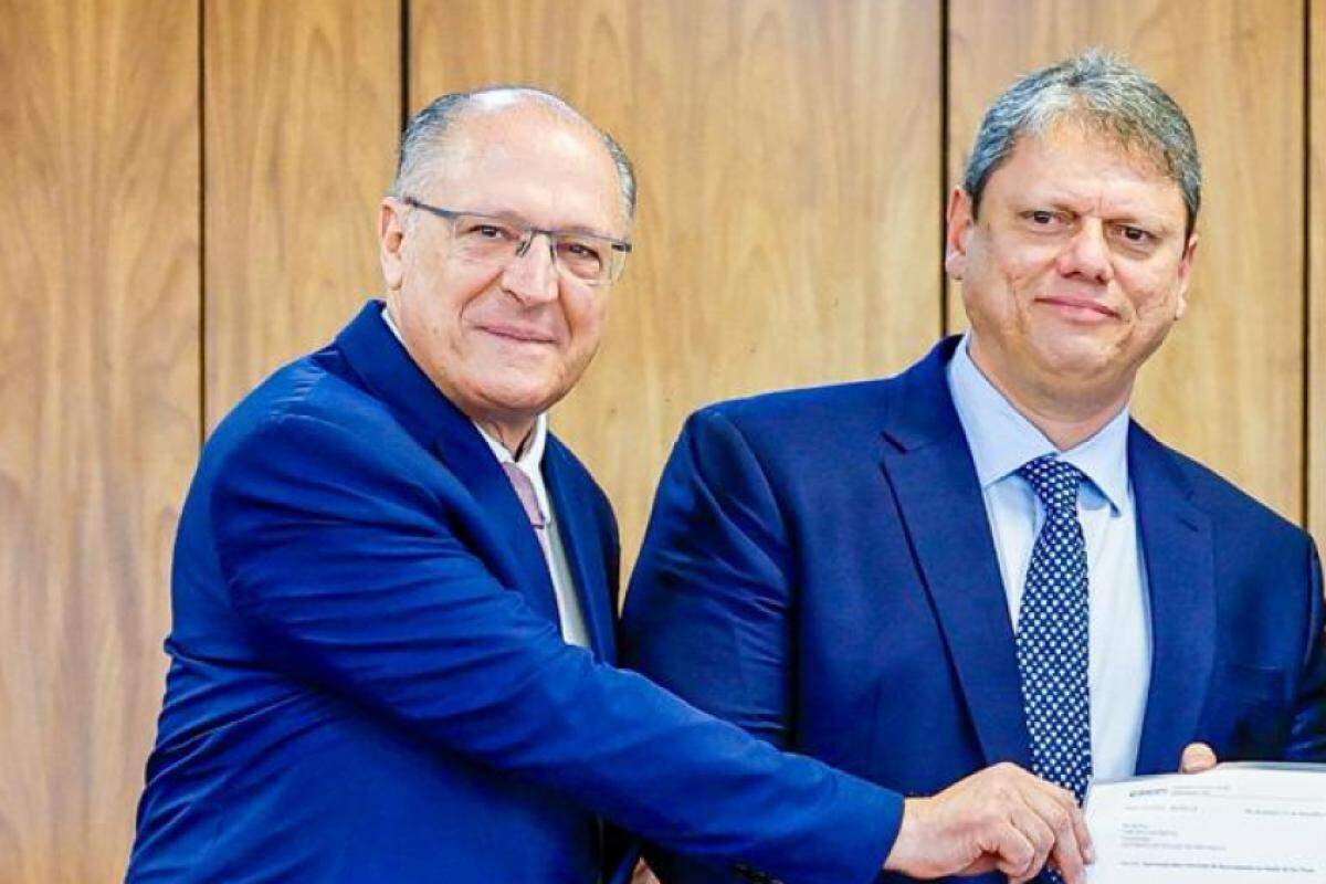 No primeiro cenário, Tarcísio aparece com 37,8% das intenções de voto, seguido por Alckmin (24,7%) e Marçal (16,2%).