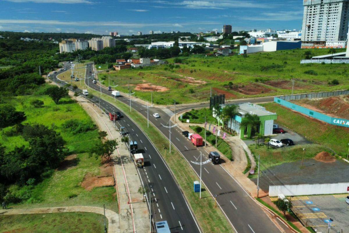 Escolas de samba vão desfilar na avenida Jorge Zaiden no sábado (1) e na segunda-feira (3)