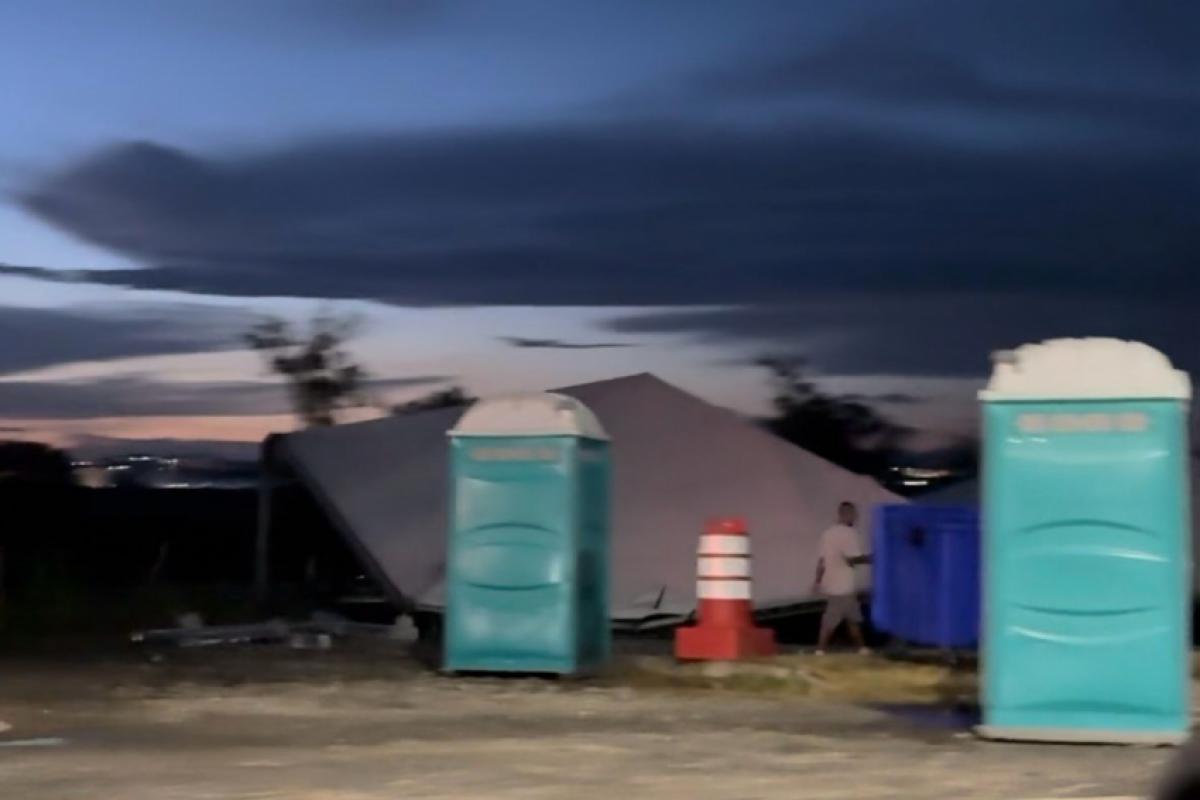 Estrutura acabou caindo