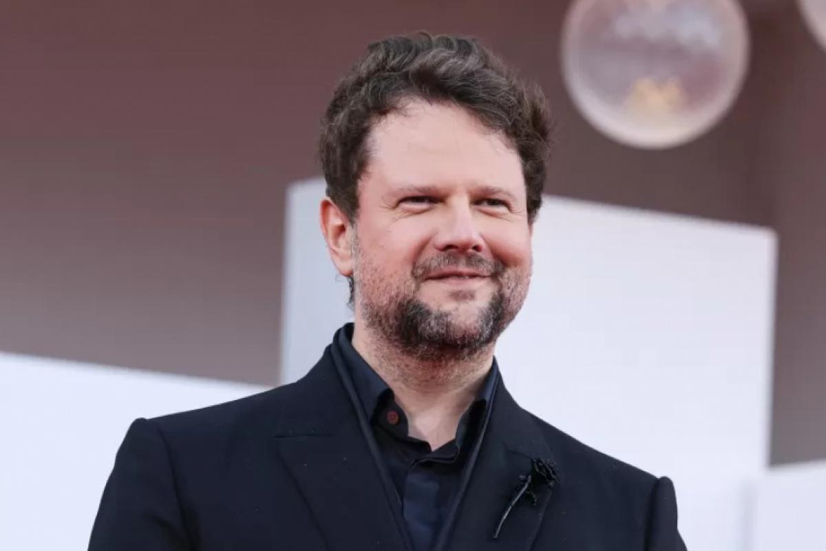 O ator tem gerado boas risadas ao compartilhar memes e vídeos engraçados.