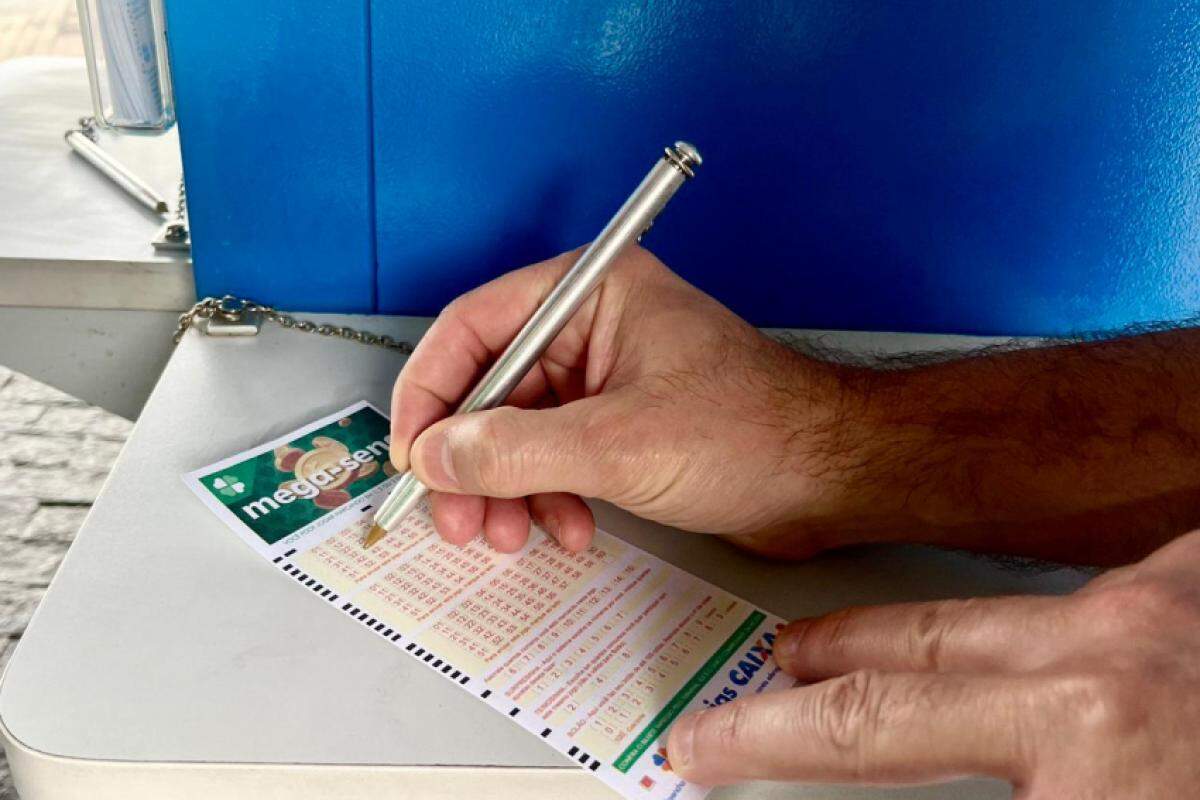 A aposta simples para a Mega-Sena custa R$ 5