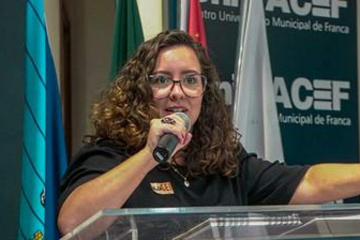 Vereadora Marília Martins durante sessão da Câmara Municipal de Franca