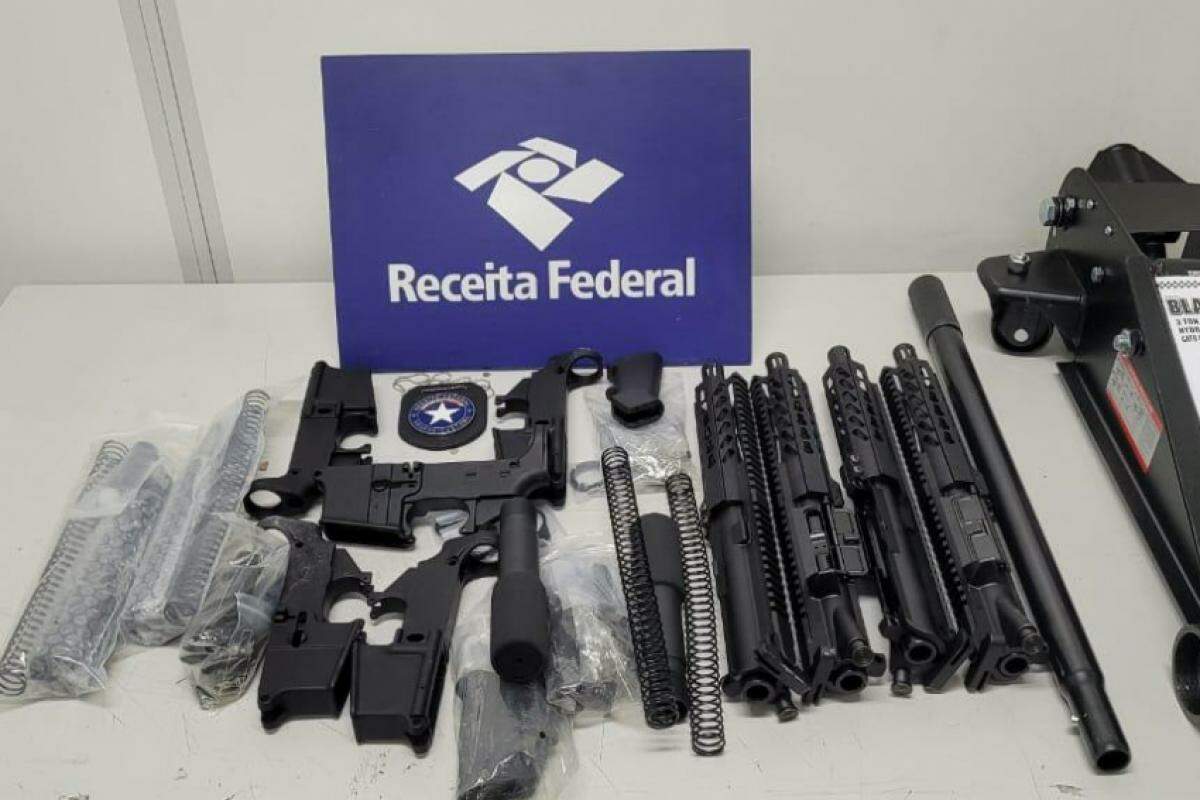 Peças dos fuzis apreendidas pela Receita Federal