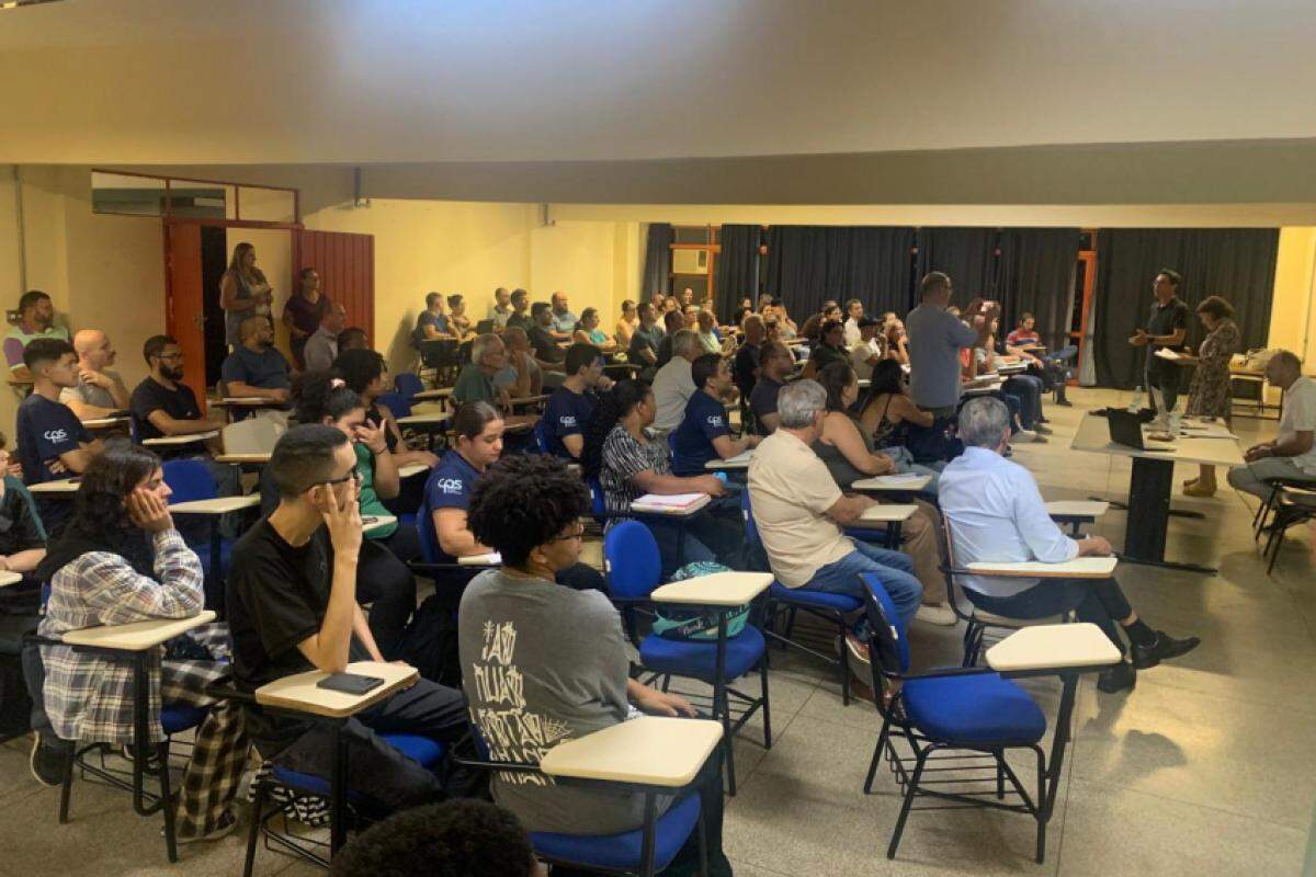 O curso, conduzido pelo professor e enólogo Luigi Franco, tem como objetivo capacitar alunos do curso técnico em Viticultura e Enologia da Etec BeSt