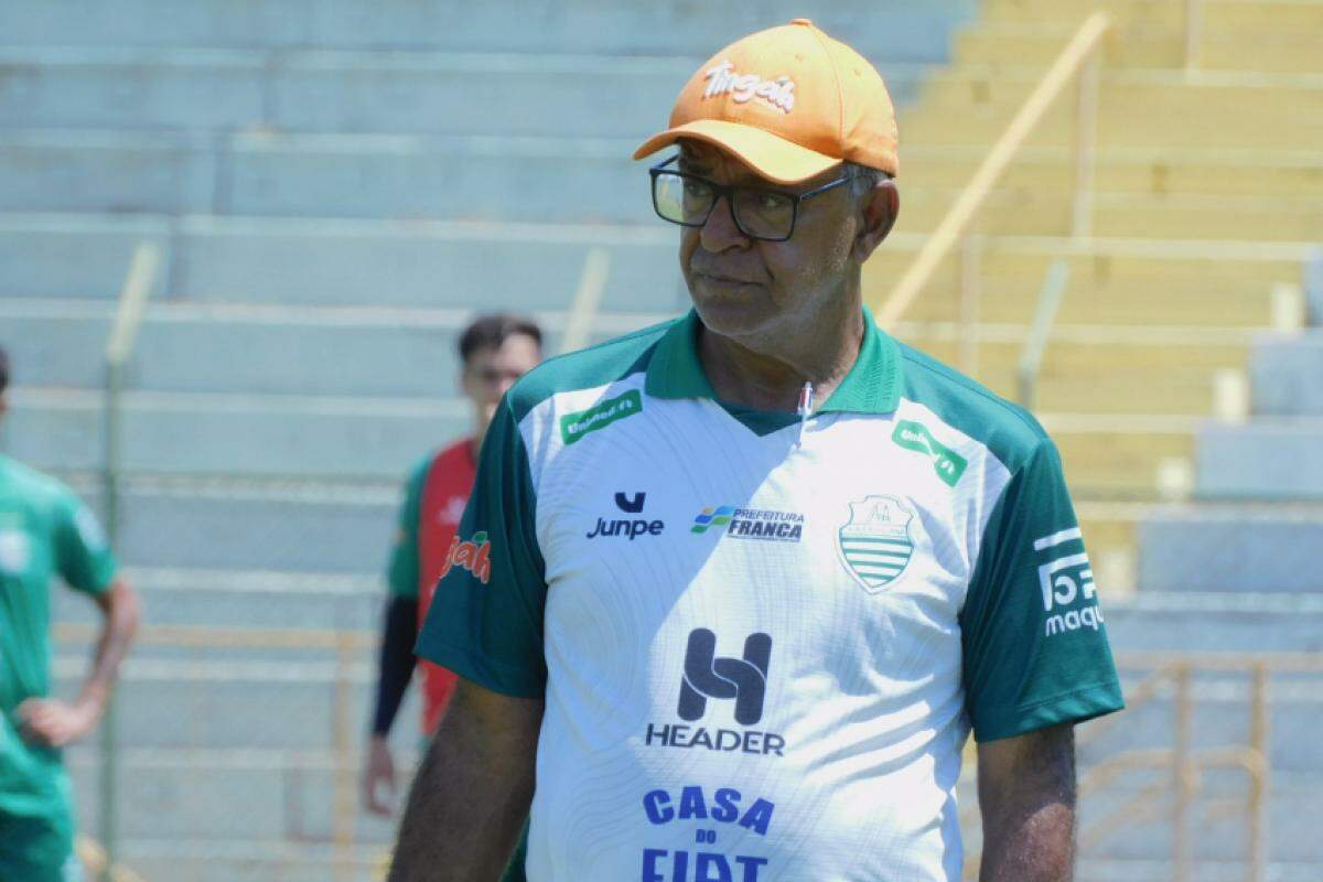 Wantuil Rodrigues durante treinamento da equipe no Lanchão