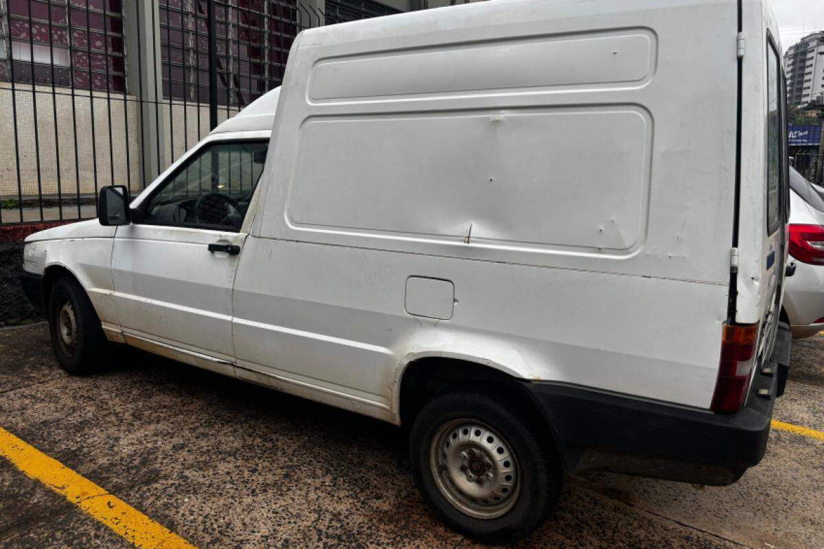 Fiat Fiorino que dupla tentava furtar