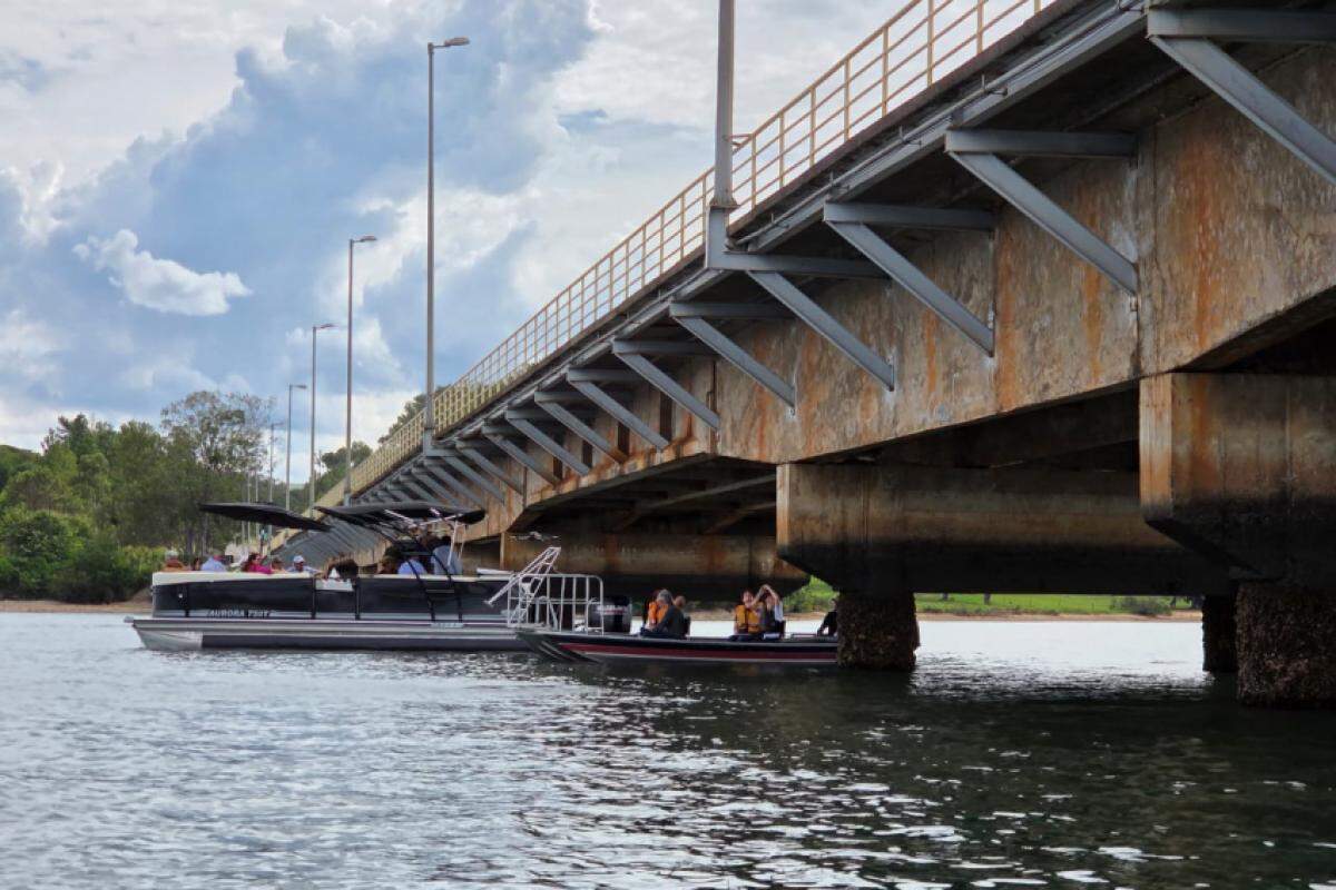 Engenheiros e representantes do MPF, do Estado e dos municípios durante vistoria na ponte de Rifaina